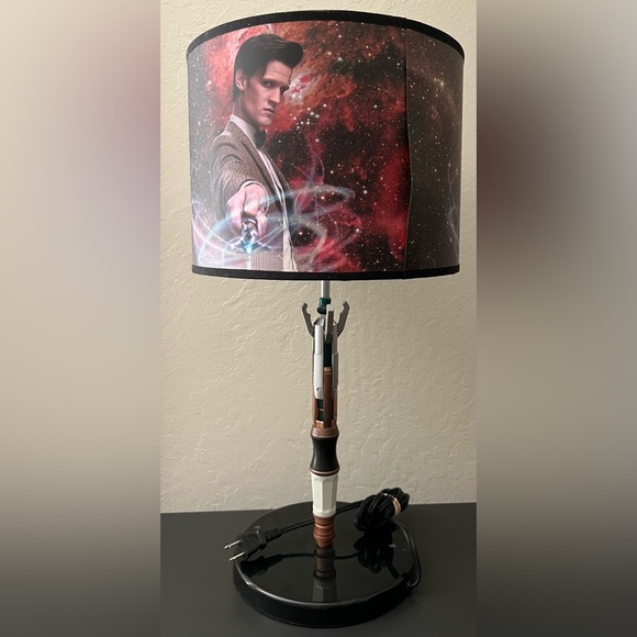 Doctor Who Sonic Screwdriver 11th Doctor Table Lamp - Picture 6 of 6